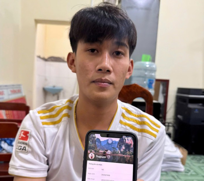 Nam thanh niên hack camera phòng ngủ, lấy clip nóng để tống tiền- Ảnh 1. Nam thanh niên hack camera phòng ngủ, lấy clip nóng để tống tiền- Ảnh 1.
