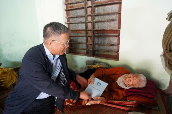 Lãnh đạo BHXH Việt Nam tặng quà Tết tại Quảng Nam- Ảnh 1. Lãnh đạo BHXH Việt Nam tặng quà Tết tại Quảng Nam- Ảnh 1.