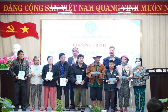 Lãnh đạo BHXH Việt Nam tặng quà Tết tại Quảng Nam- Ảnh 3. Lãnh đạo BHXH Việt Nam tặng quà Tết tại Quảng Nam- Ảnh 3.