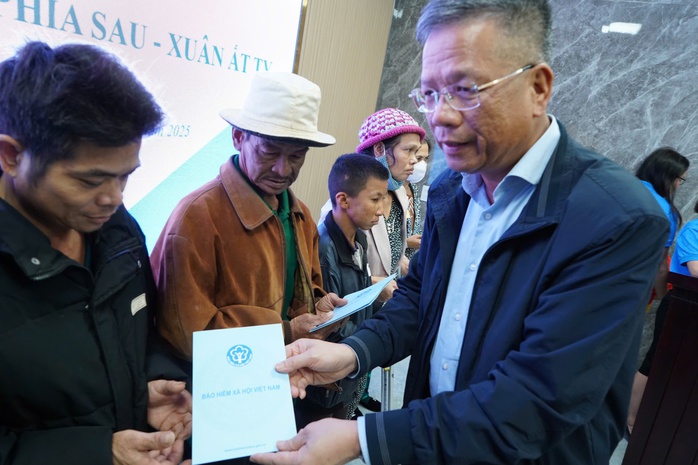 Lãnh đạo BHXH Việt Nam tặng quà Tết tại Quảng Nam- Ảnh 4. Lãnh đạo BHXH Việt Nam tặng quà Tết tại Quảng Nam- Ảnh 4.