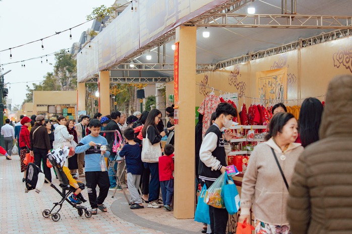 Đón tết tưng bừng, du xuân bất tận tại Ocean City dịp Tết Ất Tỵ 2025- Ảnh 2. Đón tết tưng bừng, du xuân bất tận tại Ocean City dịp Tết Ất Tỵ 2025- Ảnh 2.