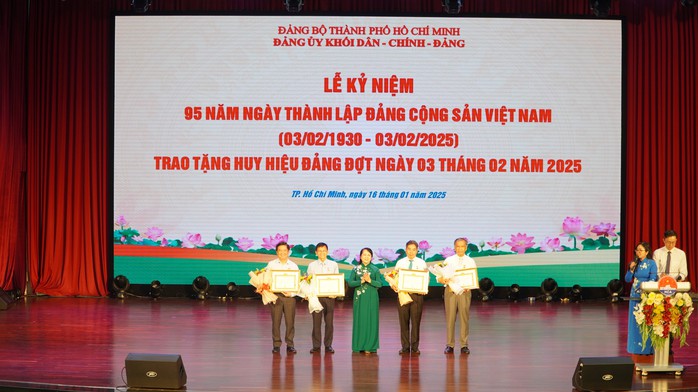 Hành trình 18 năm tạo dấu ấn và hình ảnh của Đảng bộ Khối Dân - Chính - Đảng TP HCM- Ảnh 1. Hành trình 18 năm tạo dấu ấn và hình ảnh của Đảng bộ Khối Dân - Chính - Đảng TP HCM- Ảnh 1.