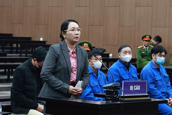 Cựu bộ trưởng Mai Tiến Dũng sức khoẻ yếu, cần 2 người dìu để đứng dậy- Ảnh 8. Cựu bộ trưởng Mai Tiến Dũng sức khoẻ yếu, cần 2 người dìu để đứng dậy- Ảnh 8.