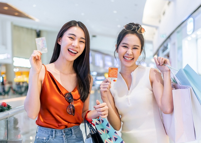 Thẻ tín dụng là sự lựa chọn của nhiều người cho dịp Tết mỗi khi đi mua sắm Thẻ tín dụng là sự lựa chọn của nhiều người cho dịp Tết mỗi khi đi mua sắm