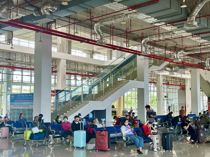 Không để bến xe, nhà ga ách tắc dịp Tết- Ảnh 1. Không để bến xe, nhà ga ách tắc dịp Tết- Ảnh 1.