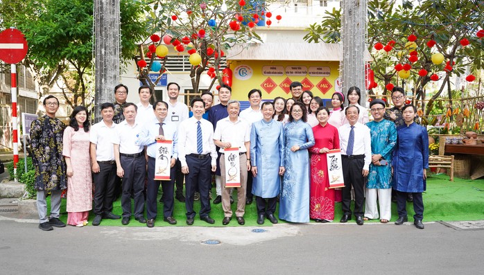 Có một đường hoa đẹp bên trong Bệnh viện Chợ Rẫy- Ảnh 4. Có một đường hoa đẹp bên trong Bệnh viện Chợ Rẫy- Ảnh 4.