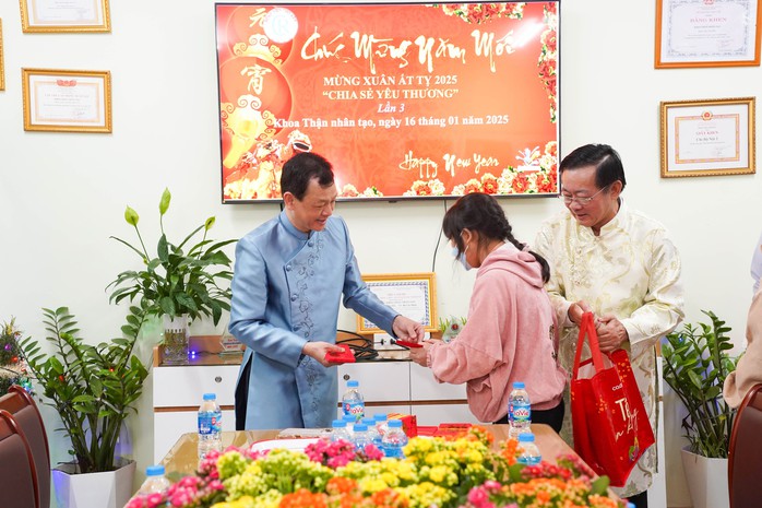 Có một đường hoa đẹp bên trong Bệnh viện Chợ Rẫy- Ảnh 9. Có một đường hoa đẹp bên trong Bệnh viện Chợ Rẫy- Ảnh 9.