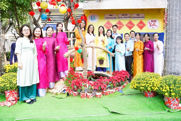 Có một đường hoa đẹp bên trong Bệnh viện Chợ Rẫy- Ảnh 6. Có một đường hoa đẹp bên trong Bệnh viện Chợ Rẫy- Ảnh 6.