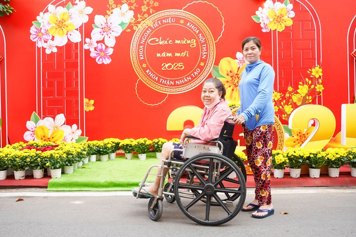 Có một đường hoa đẹp bên trong Bệnh viện Chợ Rẫy- Ảnh 7. Có một đường hoa đẹp bên trong Bệnh viện Chợ Rẫy- Ảnh 7.