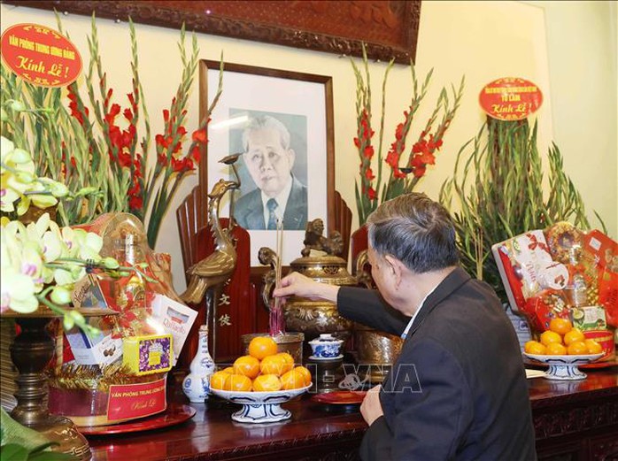 Tổng Bí thư Tô Lâm thắp hương tưởng niệm các nguyên lãnh đạo Đảng, Nhà nước- Ảnh 1. Tổng Bí thư Tô Lâm thắp hương tưởng niệm các nguyên lãnh đạo Đảng, Nhà nước- Ảnh 1.