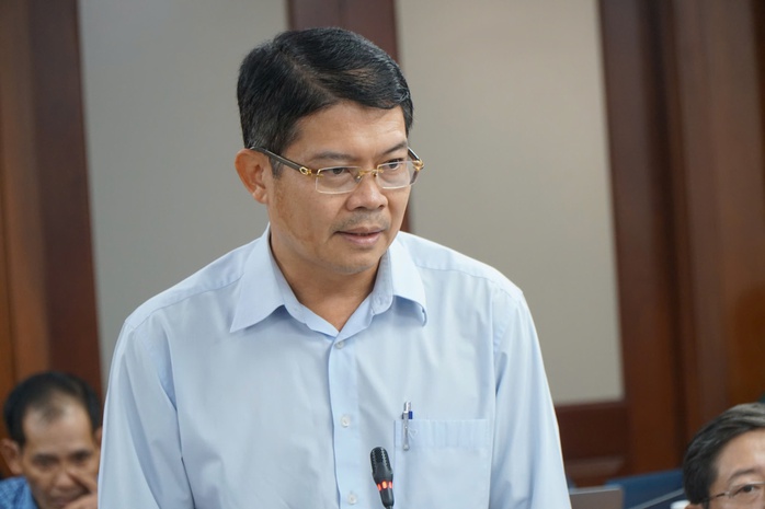 Công an TP HCM: Vượt đèn đỏ để nhường đường cho xe ưu tiên không bị xử phạt- Ảnh 2. Công an TP HCM: Vượt đèn đỏ để nhường đường cho xe ưu tiên không bị xử phạt- Ảnh 2.