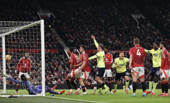 Amad Diallo lập hat-trick trong 12 phút, Man United ngược dòng hạ Southampton- Ảnh 3. Amad Diallo lập hat-trick trong 12 phút, Man United ngược dòng hạ Southampton- Ảnh 3.