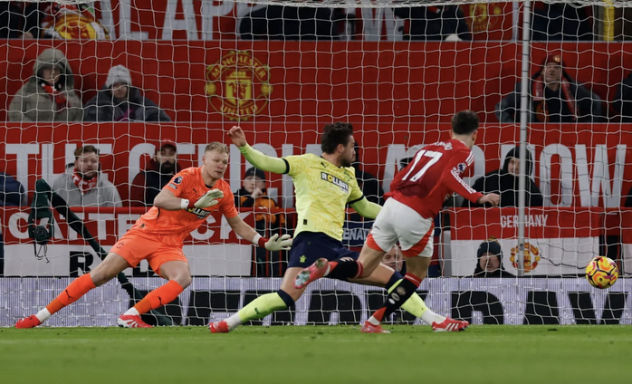 Amad Diallo lập hat-trick trong 12 phút, Man United ngược dòng hạ Southampton- Ảnh 5. Amad Diallo lập hat-trick trong 12 phút, Man United ngược dòng hạ Southampton- Ảnh 5.