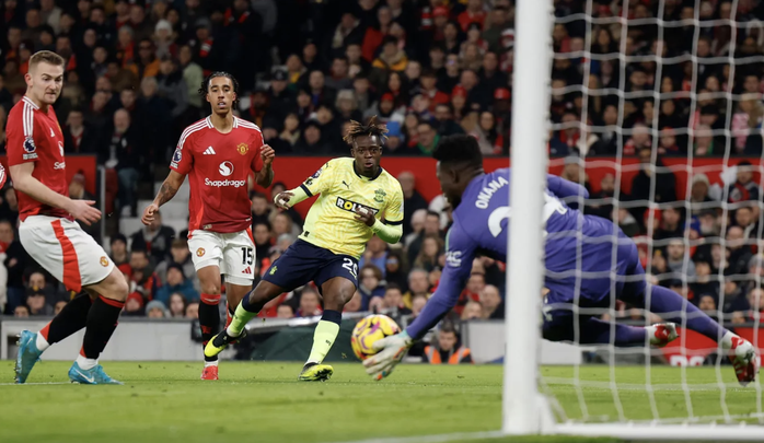 Amad Diallo lập hat-trick trong 12 phút, Man United ngược dòng hạ Southampton- Ảnh 2. Amad Diallo lập hat-trick trong 12 phút, Man United ngược dòng hạ Southampton- Ảnh 2.