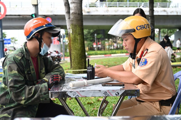 Tình hình giao thông ở TP HCM sau 15 ngày triển khai Nghị định 168/2024- Ảnh 2. Tình hình giao thông ở TP HCM sau 15 ngày triển khai Nghị định 168/2024- Ảnh 2.