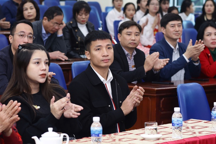 Vô địch ASEAN Cup, Bùi Tiến Dũng được tuyên dương ở quê nhà- Ảnh 2. Vô địch ASEAN Cup, Bùi Tiến Dũng được tuyên dương ở quê nhà- Ảnh 2.
