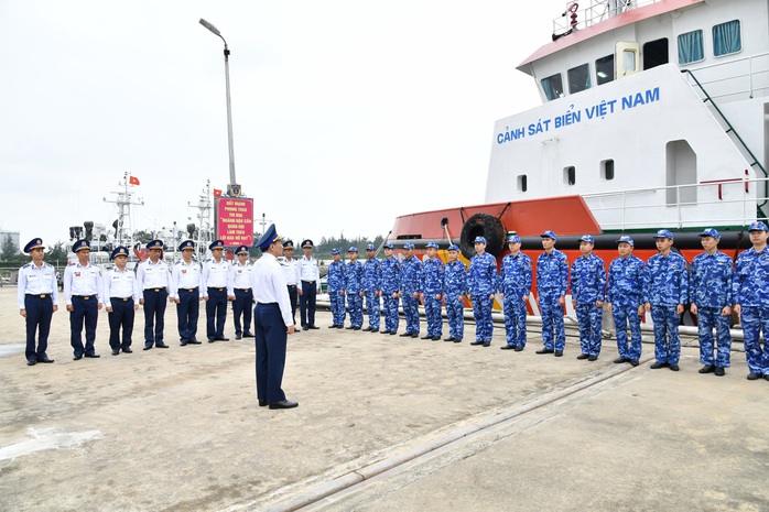 Tàu Cảnh sát biển 9002 lên đường thực hiện nhiệm vụ trực Tết- Ảnh 1. Tàu Cảnh sát biển 9002 lên đường thực hiện nhiệm vụ trực Tết- Ảnh 1.