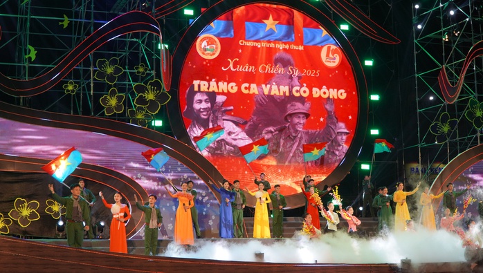 Xuân Chiến sĩ: Mang mùa xuân và tình thương đến với cán bộ, chiến sĩ và nhân dân- Ảnh 2. Xuân Chiến sĩ: Mang mùa xuân và tình thương đến với cán bộ, chiến sĩ và nhân dân- Ảnh 2.