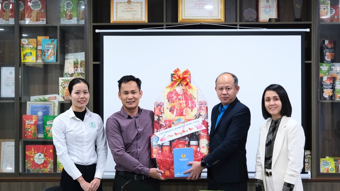 Động viên 71 tổ công nhân tự quản tại Đà Nẵng trước thềm năm mới- Ảnh 4. Động viên 71 tổ công nhân tự quản tại Đà Nẵng trước thềm năm mới- Ảnh 4.