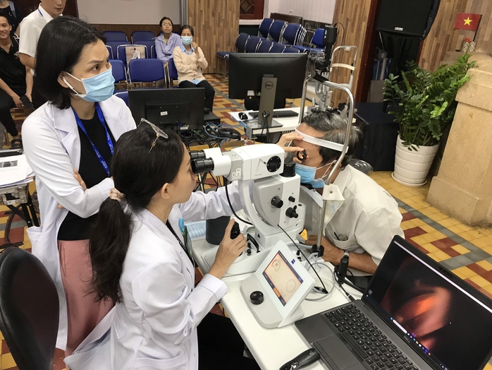 Cần phải sớm khám thị lực ngay sau khi mắt bị tổn thương bởi tia laser. (Ảnh do bệnh viện cung cấp) Cần phải sớm khám thị lực ngay sau khi mắt bị tổn thương bởi tia laser. (Ảnh do bệnh viện cung cấp)