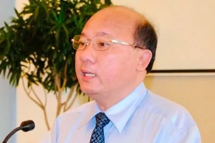 Cựu chủ tịch Bình Thuận Lê Tiến Phương cùng các đồng phạm đến toà trên xe 29 chỗ- Ảnh 1. Cựu chủ tịch Bình Thuận Lê Tiến Phương cùng các đồng phạm đến toà trên xe 29 chỗ- Ảnh 1.