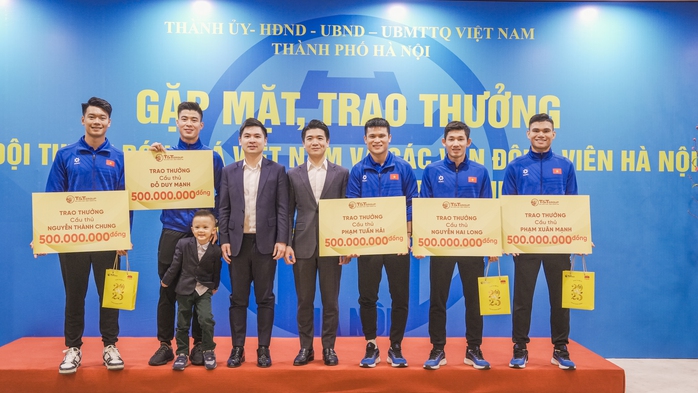 Bầu Hiển thưởng đậm cho tuyển thủ Việt Nam vô địch ASEAN Cup 2024- Ảnh 3. Bầu Hiển thưởng đậm cho tuyển thủ Việt Nam vô địch ASEAN Cup 2024- Ảnh 3.
