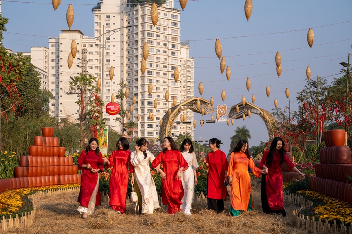 Bản hòa ca Tết Việt chính thức ngân lên tại Home Hanoi Xuan 2025- Ảnh 8. Bản hòa ca Tết Việt chính thức ngân lên tại Home Hanoi Xuan 2025- Ảnh 8.