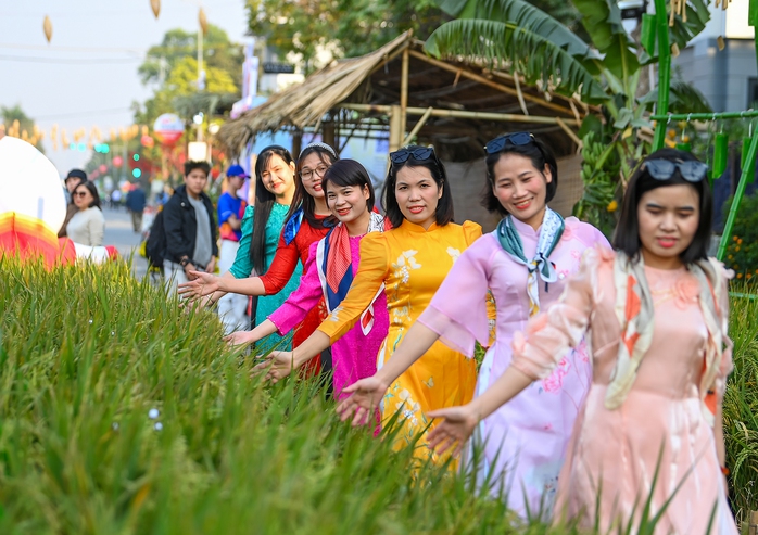 Bản hòa ca Tết Việt chính thức ngân lên tại Home Hanoi Xuan 2025- Ảnh 9. Bản hòa ca Tết Việt chính thức ngân lên tại Home Hanoi Xuan 2025- Ảnh 9.