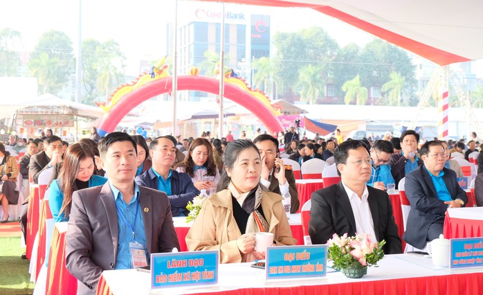 Ấm áp "Ngày hội công nhân - Phiên chợ nghĩa tình" tại Thanh Hóa- Ảnh 4.