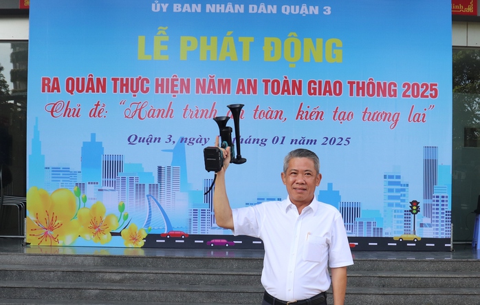 Chủ tịch UBND quận 3 chỉ đạo xử lý vi phạm giao thông "không có vùng cấm, không có ngoại lệ"- Ảnh 1. Chủ tịch UBND quận 3 chỉ đạo xử lý vi phạm giao thông "không có vùng cấm, không có ngoại lệ"- Ảnh 1.