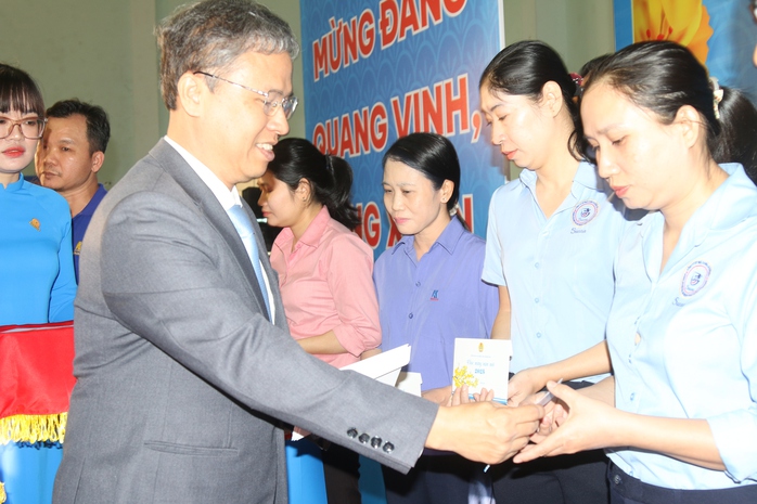 Hơn 1.000 đoàn viên, người lao động vui “Tết sum vầy”- Ảnh 2. Hơn 1.000 đoàn viên, người lao động vui “Tết sum vầy”- Ảnh 2.
