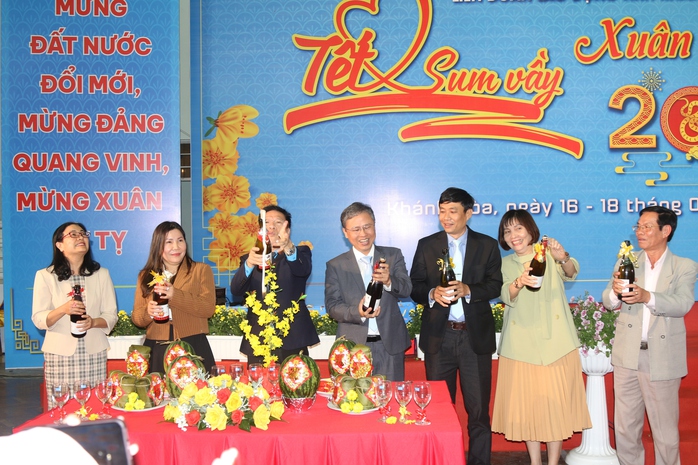Hơn 1.000 đoàn viên, người lao động vui “Tết sum vầy”- Ảnh 8. Hơn 1.000 đoàn viên, người lao động vui “Tết sum vầy”- Ảnh 8.