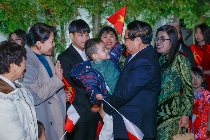 Đưa cộng đồng người Việt thành dân tộc thiểu số tại Ba Lan- Ảnh 1. Đưa cộng đồng người Việt thành dân tộc thiểu số tại Ba Lan- Ảnh 1.