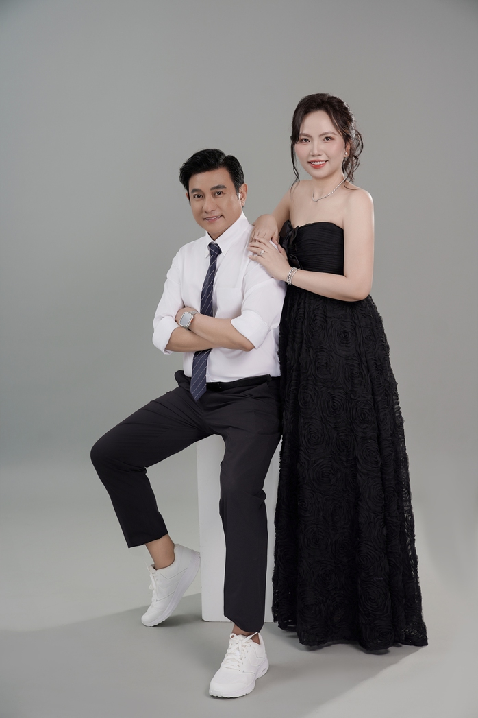 "Ông trùm phản diện" Hoàng Phúc đưa gia đình "lên sóng"- Ảnh 5. "Ông trùm phản diện" Hoàng Phúc đưa gia đình "lên sóng"- Ảnh 5.