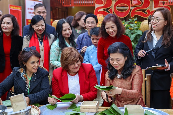 Bản hòa ca Tết Việt chính thức ngân lên tại Home Hanoi Xuan 2025- Ảnh 2. Bản hòa ca Tết Việt chính thức ngân lên tại Home Hanoi Xuan 2025- Ảnh 2.