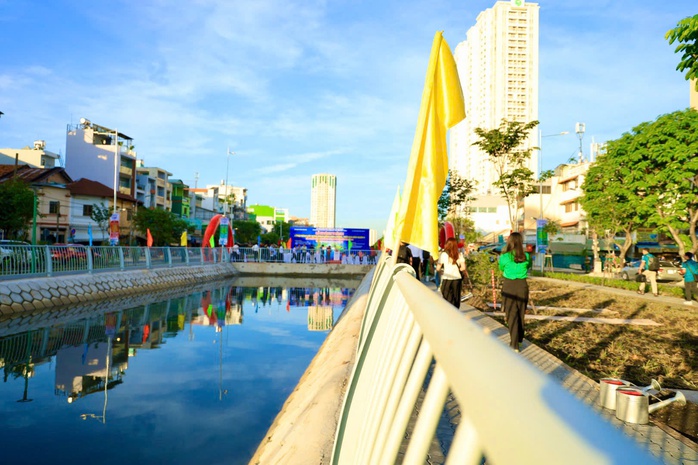 TP HCM: Món quà Tết đặc biệt cho người dân quận 5- Ảnh 1. TP HCM: Món quà Tết đặc biệt cho người dân quận 5- Ảnh 1.