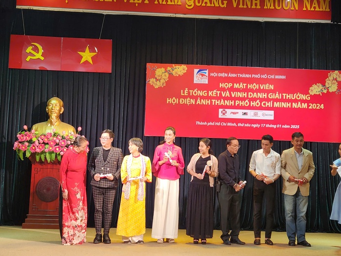 Phim về thời niên thiếu của Bác Hồ thắng giải- Ảnh 7. Phim về thời niên thiếu của Bác Hồ thắng giải- Ảnh 7.