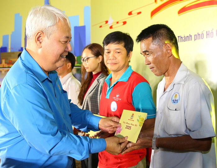 TP HCM: Ấm áp, ý nghĩa chương trình Tết sum vầy dành cho gia đình công nhân khó khăn- Ảnh 5. TP HCM: Ấm áp, ý nghĩa chương trình Tết sum vầy dành cho gia đình công nhân khó khăn- Ảnh 5.