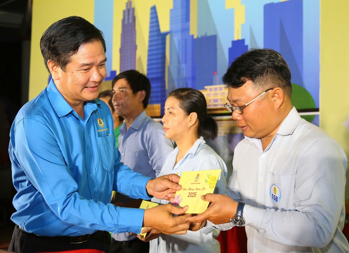 TP HCM: Ấm áp, ý nghĩa chương trình Tết sum vầy dành cho gia đình công nhân khó khăn- Ảnh 8. TP HCM: Ấm áp, ý nghĩa chương trình Tết sum vầy dành cho gia đình công nhân khó khăn- Ảnh 8.
