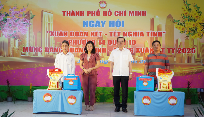 Một phường ở TP HCM làm 81 mâm cơm Tết, mời người dân đến họp mặt- Ảnh 1. Một phường ở TP HCM làm 81 mâm cơm Tết, mời người dân đến họp mặt- Ảnh 1.