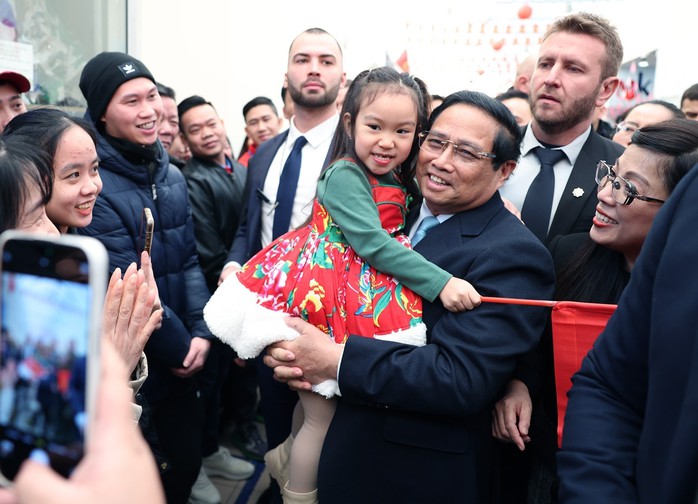Thủ tướng Phạm Minh Chính và phu nhân thăm Trung tâm Thương mại ASG của người Việt Nam tại thủ đô Warsaw - Ba Lan sáng 18-1 (giờ địa phương) Ảnh: TTXVN Thủ tướng Phạm Minh Chính và phu nhân thăm Trung tâm Thương mại ASG của người Việt Nam tại thủ đô Warsaw - Ba Lan sáng 18-1 (giờ địa phương) Ảnh: TTXVN