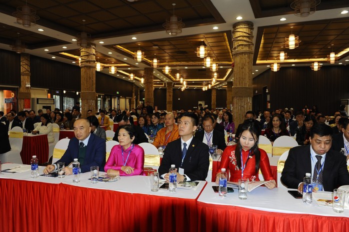Các đại biểu kiều bào tham dự buổi họp mặt, đóng góp ý kiến nhằm thúc đẩy phát triển kinh tế - xã hội tại tỉnh Hưng Yên ngày 18-1 ẢNH: TTXVN Các đại biểu kiều bào tham dự buổi họp mặt, đóng góp ý kiến nhằm thúc đẩy phát triển kinh tế - xã hội tại tỉnh Hưng Yên ngày 18-1 ẢNH: TTXVN