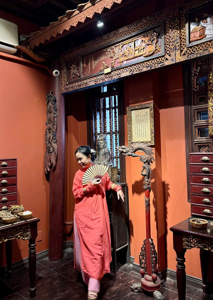 Áo dài dáng suông lên ngôi- Ảnh 1. Áo dài dáng suông lên ngôi- Ảnh 1.