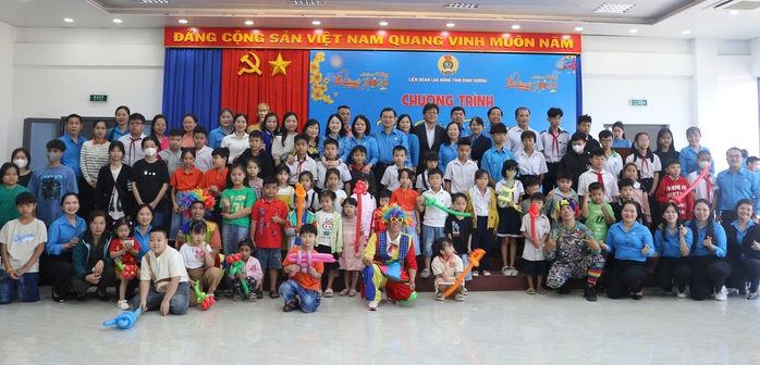 Ấn tượng chuỗi hoạt động chăm lo Tết tại Bình Dương- Ảnh 1. Ấn tượng chuỗi hoạt động chăm lo Tết tại Bình Dương- Ảnh 1.