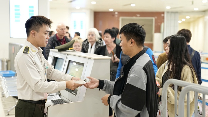 Hàng triệu lượt khách qua sân bay Nội Bài dịp Tết Ất Tỵ- Ảnh 1. Hàng triệu lượt khách qua sân bay Nội Bài dịp Tết Ất Tỵ- Ảnh 1.