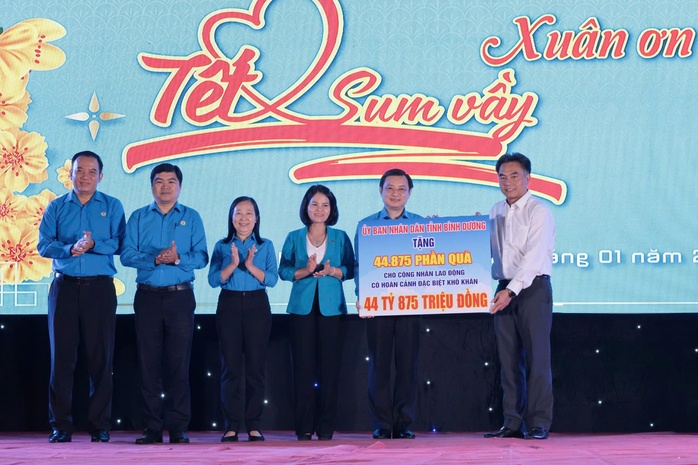 Ấn tượng chuỗi hoạt động chăm lo Tết tại Bình Dương- Ảnh 3. Ấn tượng chuỗi hoạt động chăm lo Tết tại Bình Dương- Ảnh 3.