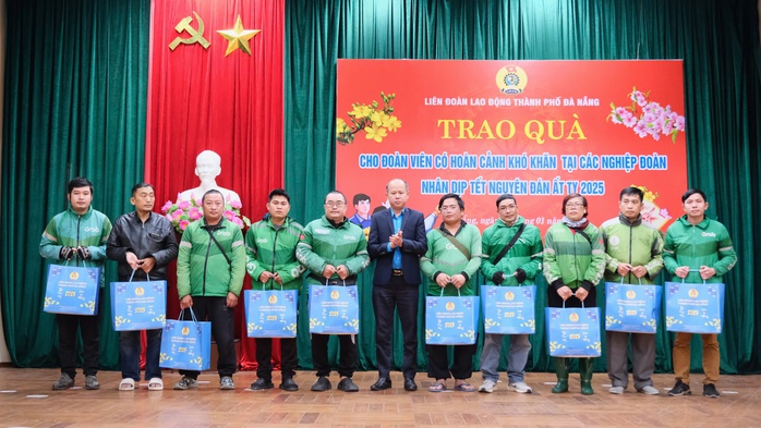 Trao 93 suất quà Tết cho đoàn viên nghiệp đoàn có hoàn cảnh khó khăn- Ảnh 1.