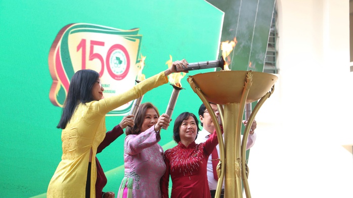 Nhiều thế hệ học sinh, thầy cô xúc động, tự hào về ngôi trường tròn 150 năm tuổi ở TP HCM- Ảnh 6. Nhiều thế hệ học sinh, thầy cô xúc động, tự hào về ngôi trường tròn 150 năm tuổi ở TP HCM- Ảnh 6.