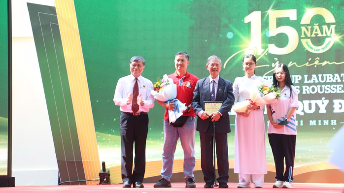 Nhiều thế hệ học sinh, thầy cô xúc động, tự hào về ngôi trường tròn 150 năm tuổi ở TP HCM- Ảnh 8. Nhiều thế hệ học sinh, thầy cô xúc động, tự hào về ngôi trường tròn 150 năm tuổi ở TP HCM- Ảnh 8.