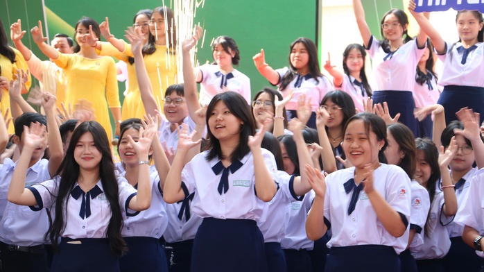 Nhiều thế hệ học sinh, thầy cô xúc động, tự hào về ngôi trường tròn 150 năm tuổi ở TP HCM- Ảnh 5. Nhiều thế hệ học sinh, thầy cô xúc động, tự hào về ngôi trường tròn 150 năm tuổi ở TP HCM- Ảnh 5.